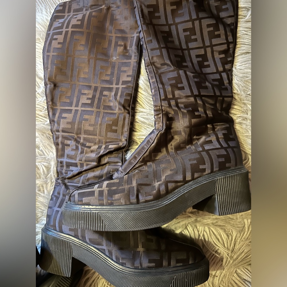 Logo Fendi boots